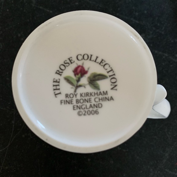 ROY KIRKHAM | “The Rose Collection” Fine Bone China Floral Mug. 2006 - Picture 9 of 9